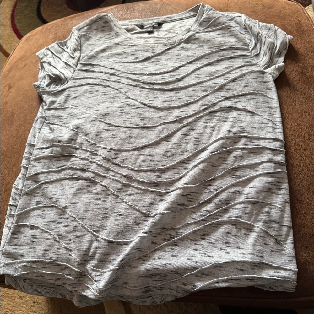 Simply Vera Vera Wang Light Gray Wave Pattern Top